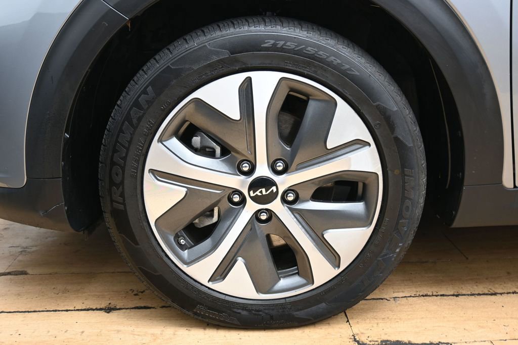Used 2022 Kia Niro EX w/ Cold Weather Package FWD image 11