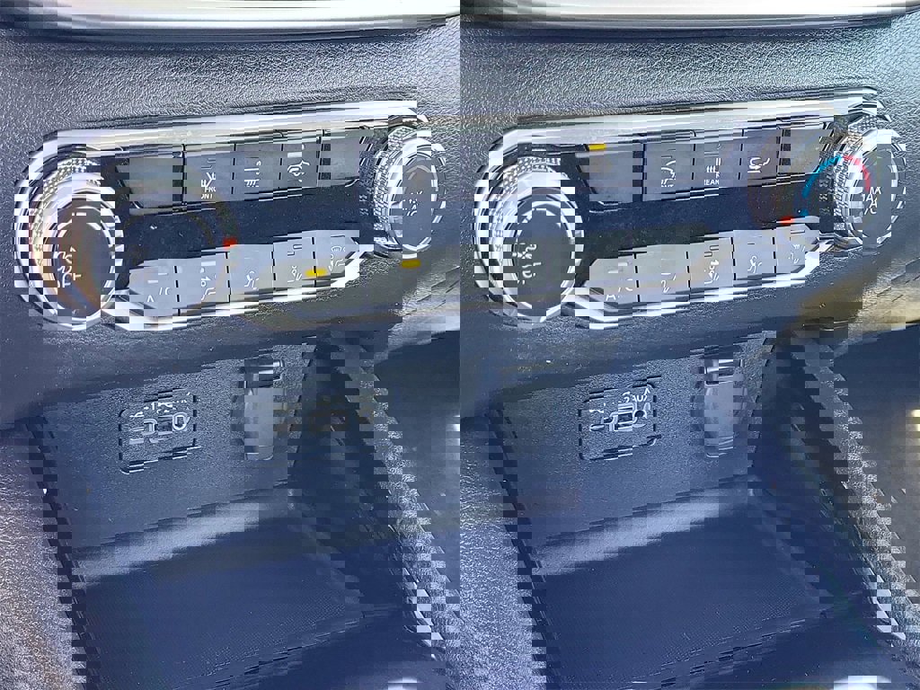 Used 2024 Nissan Altima 2.5 SV image 25