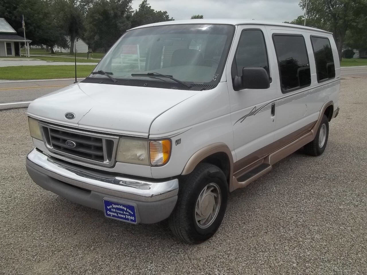 Used 2001 Ford E-150 and Econoline 150 RWD image 3