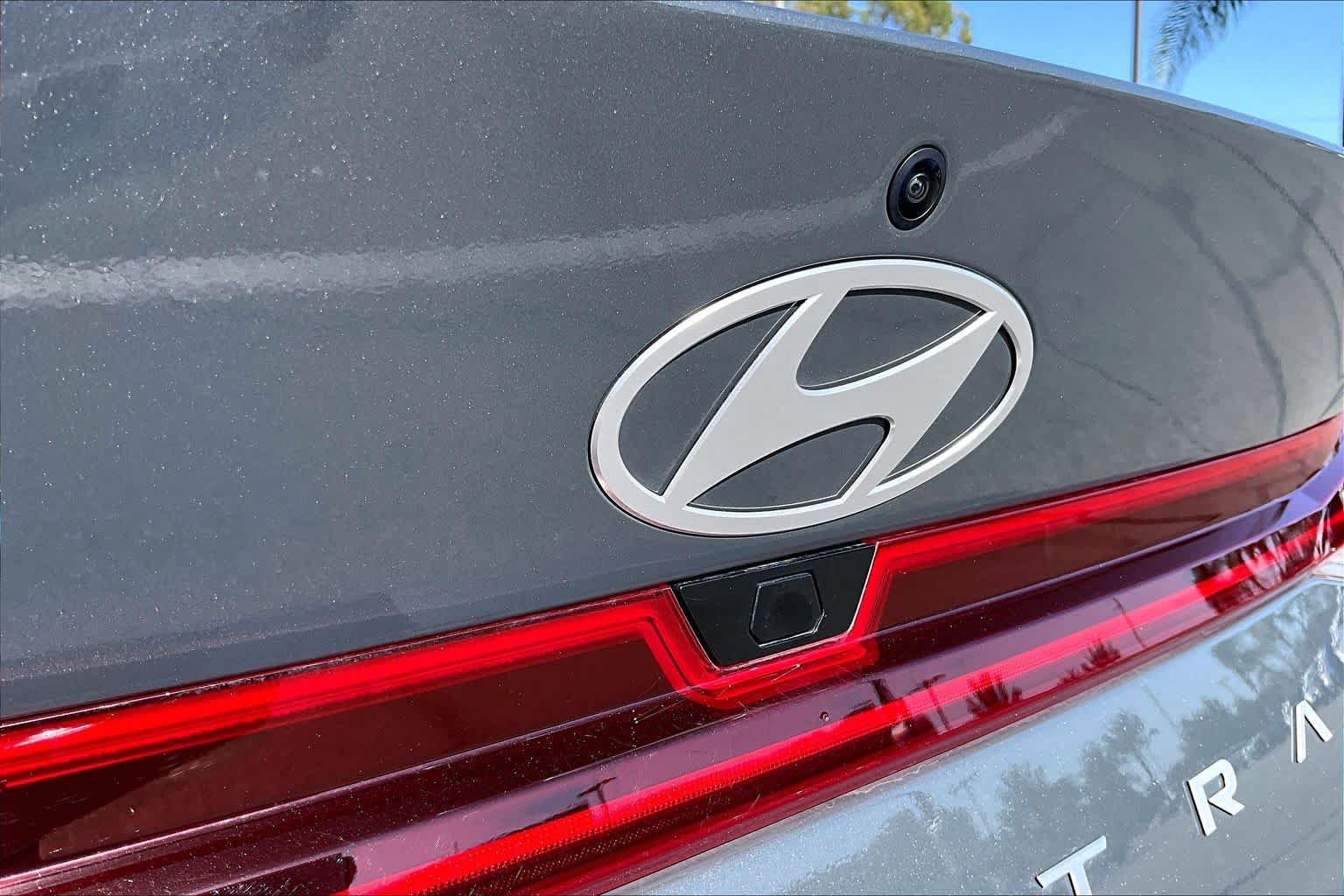 Used 2024 Hyundai Elantra SEL w/ Convenience Package FWD image 9