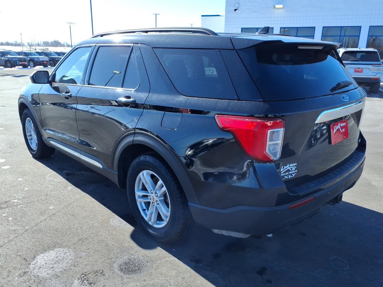 Used 2020 Ford Explorer XLT w/ Class III Trailer Tow Package AWD/4WD image 3