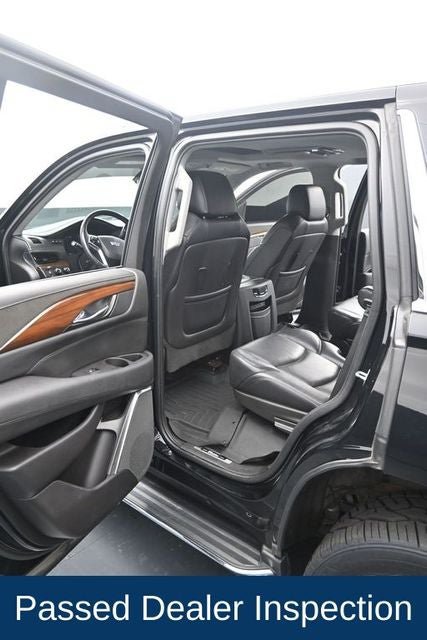 Used 2020 Cadillac Escalade Luxury AWD/4WD image 16