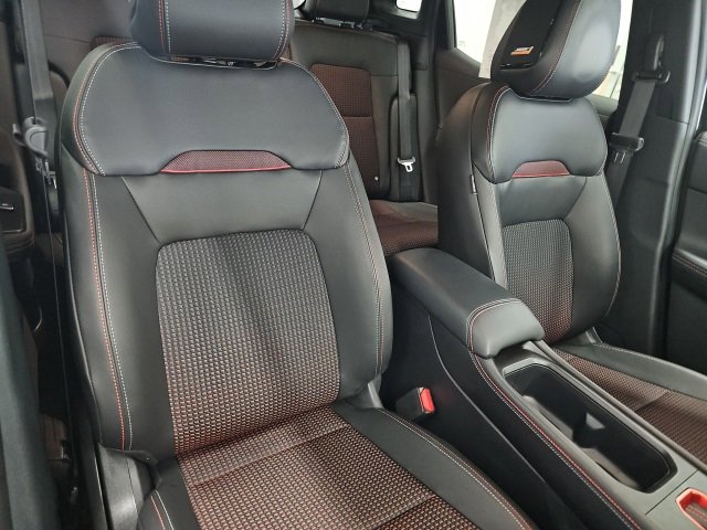 Used 2025 Nissan Kicks SR w/ SR Premium Package image 13