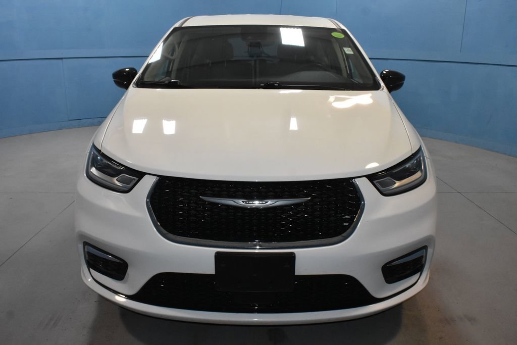 Used 2024 Chrysler Pacifica Touring-L image 24