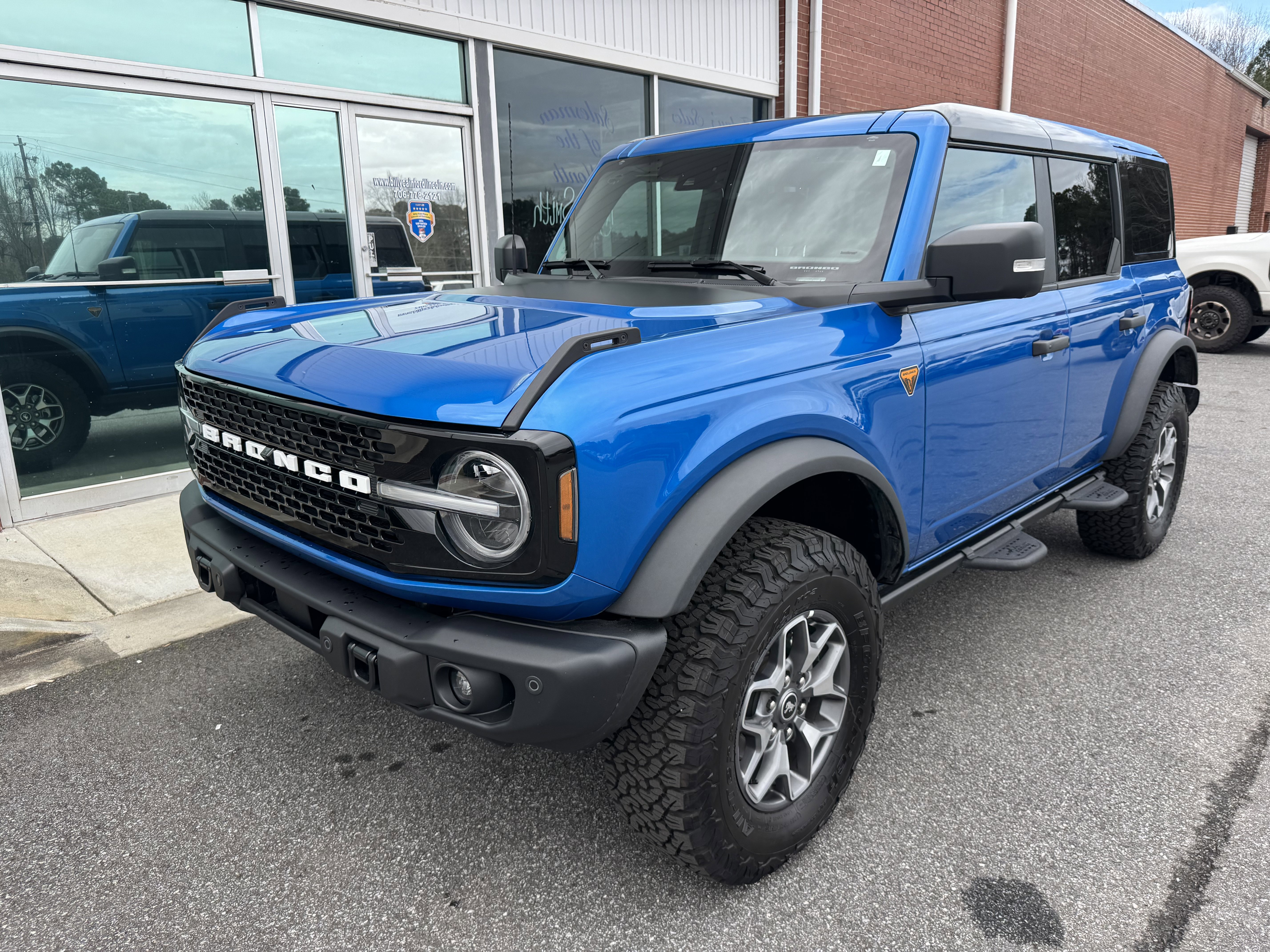 Used 2025 Ford Bronco Badlands image 5