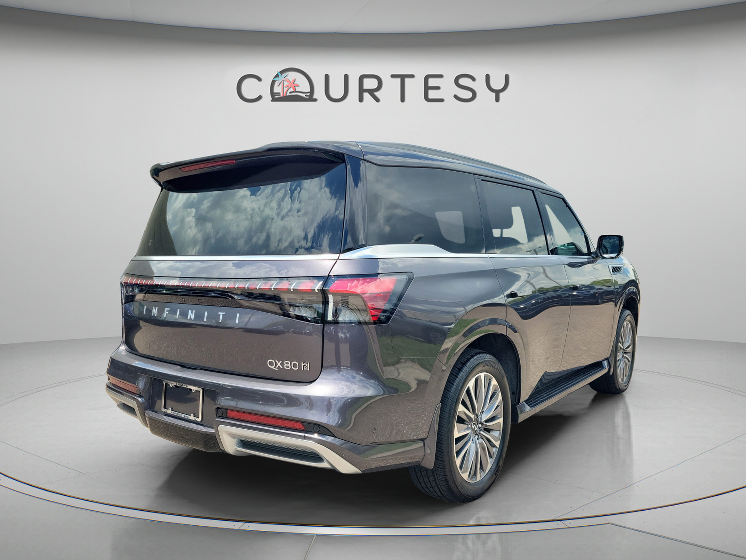 Certified 2026 INFINITI QX80 Luxe w/ Cargo Package AWD/4WD image 3
