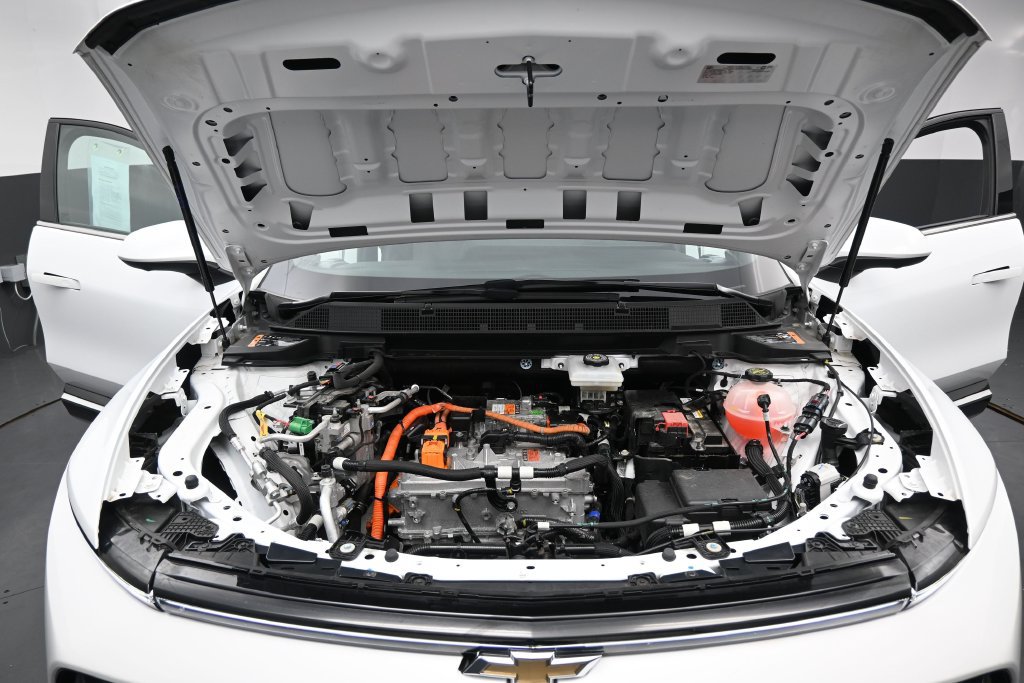 Used 2025 Chevrolet Equinox EV LT w/ Convenience Package FWD image 29