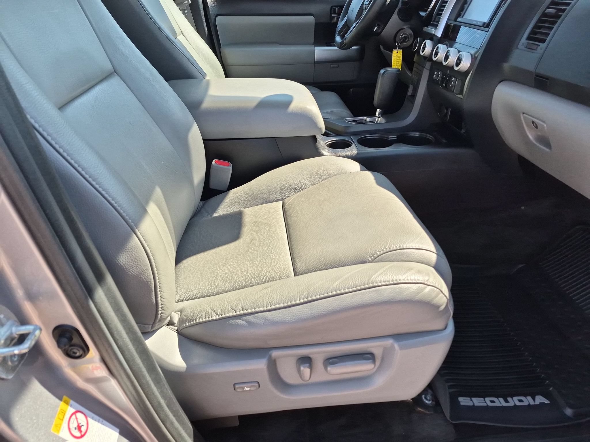 Used 2018 Toyota Sequoia SR5 w/ Premium Package AWD/4WD image 19
