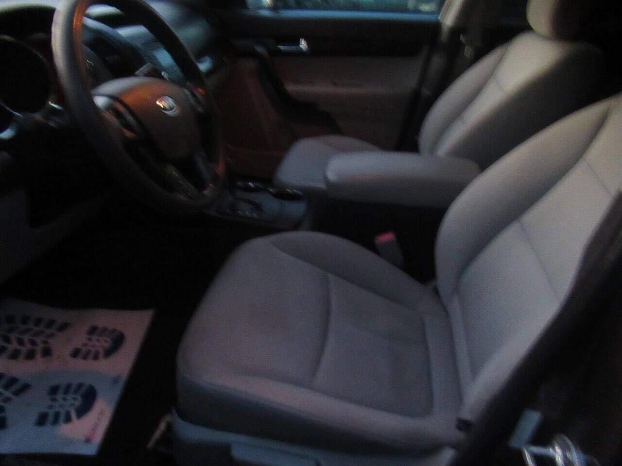 Used 2013 Kia Sorento LX image 22