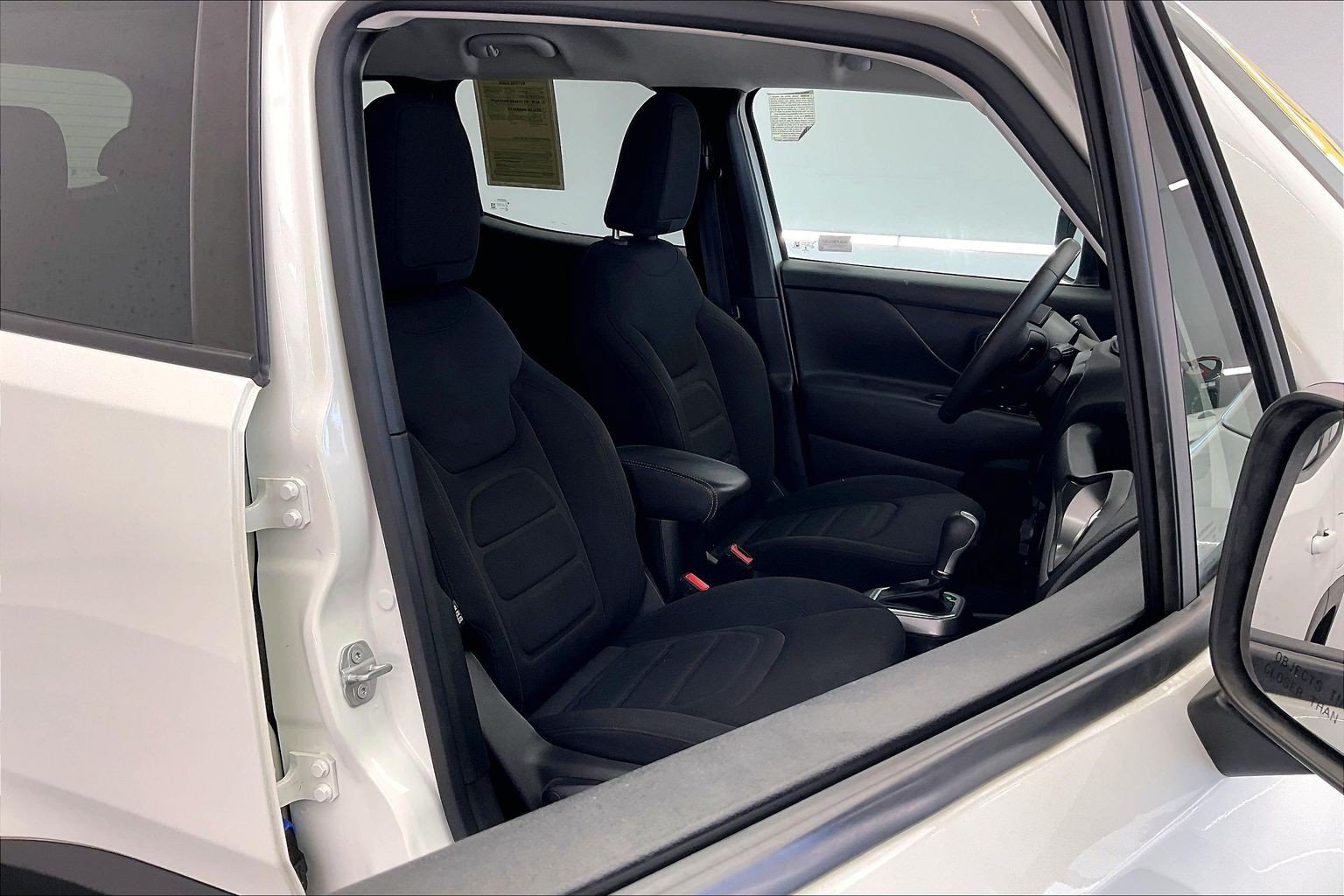 Used 2022 Jeep Renegade Latitude AWD/4WD image 6