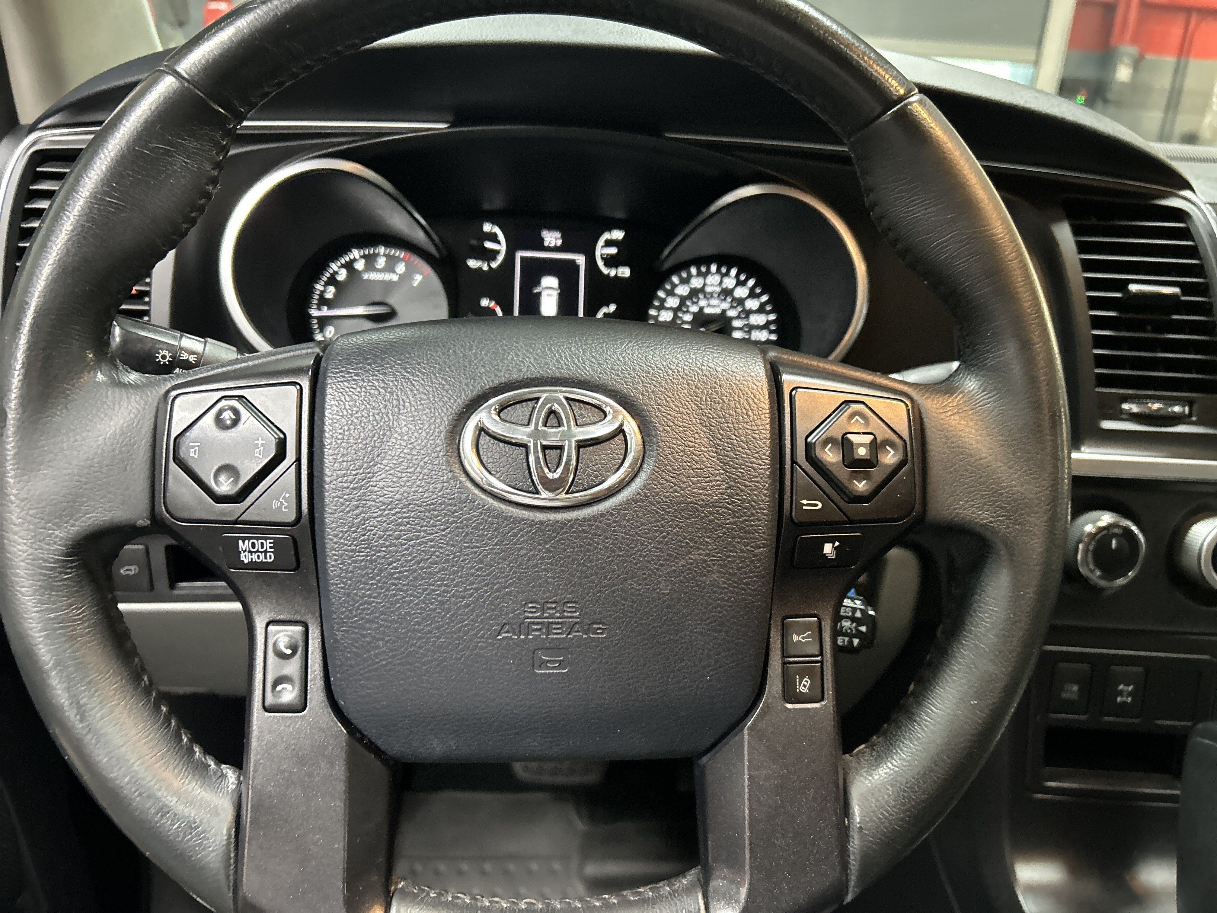 Used 2018 Toyota Sequoia Limited w/ Safety & Convenience Package AWD/4WD image 18