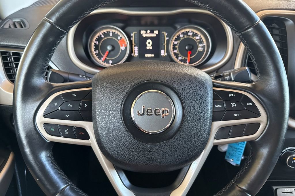 Used 2017 Jeep Cherokee Altitude image 18