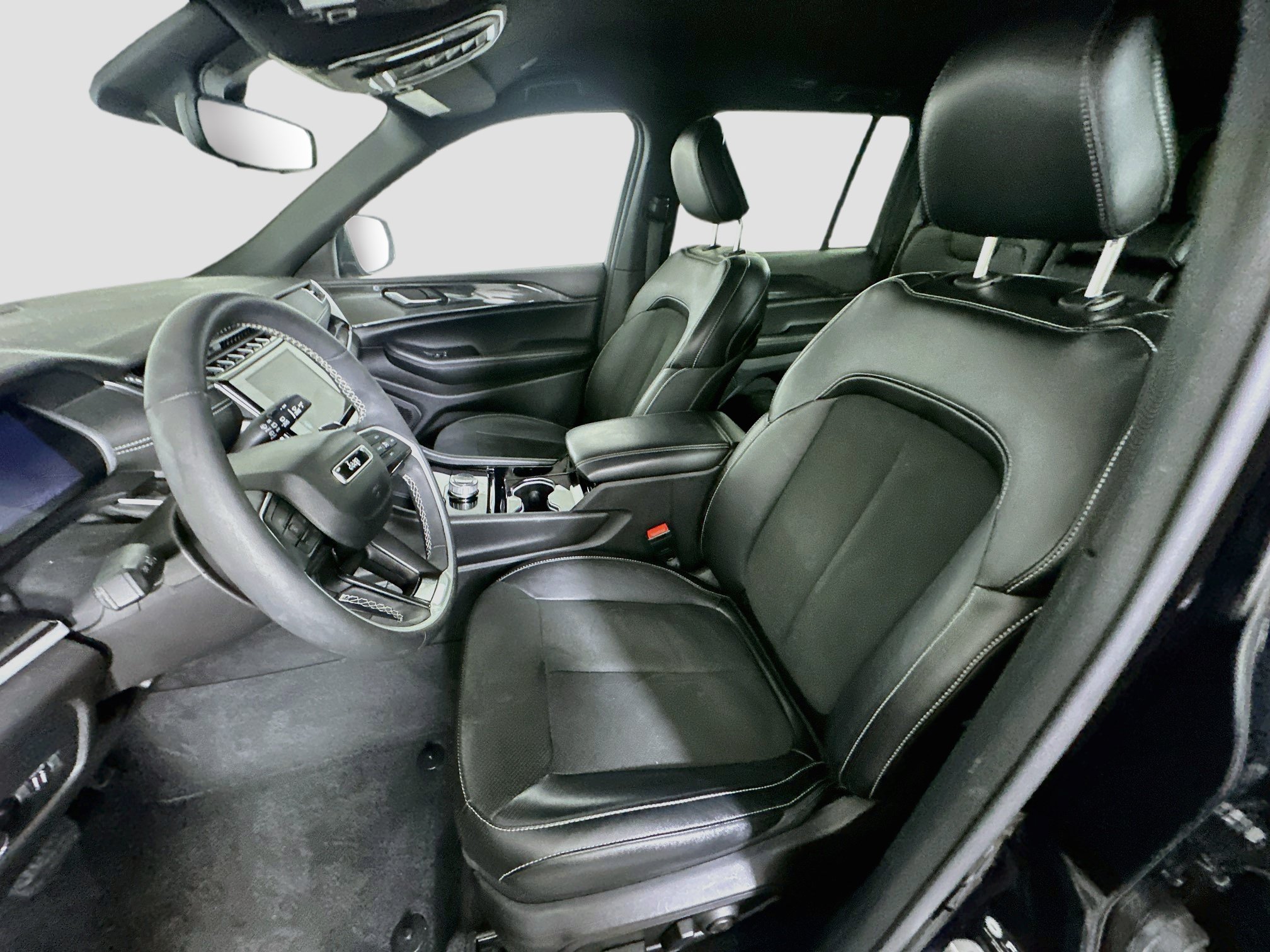 Used 2023 Jeep Grand Cherokee Altitude RWD image 13