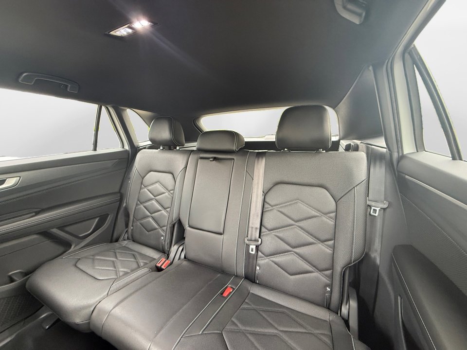 New 2026 Volkswagen Atlas Cross Sport SE image 12