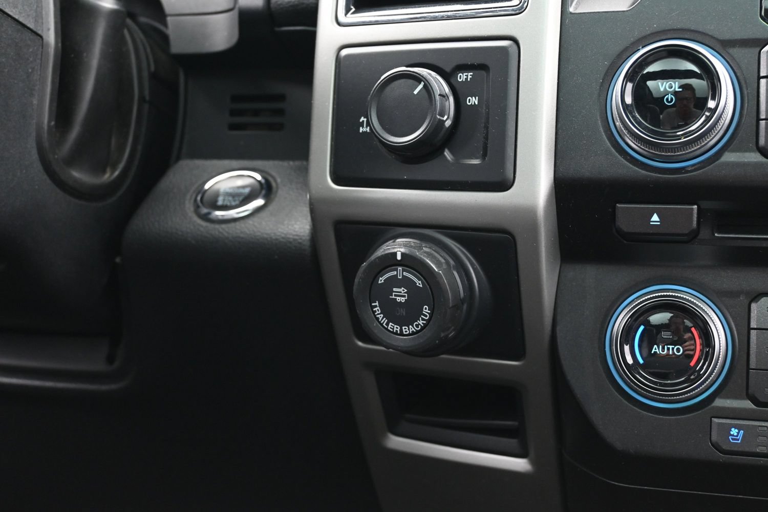 Used 2018 Ford F150 Lariat RWD image 36