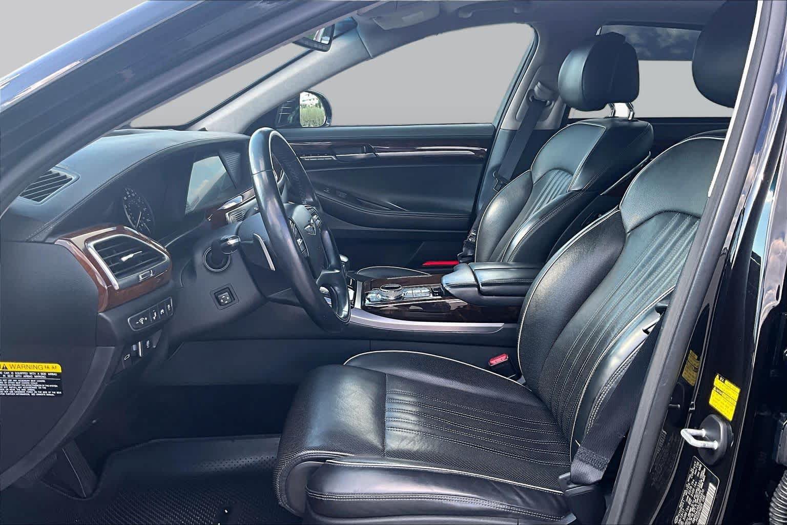 Used 2018 Genesis G90 3.3T Premium RWD image 8