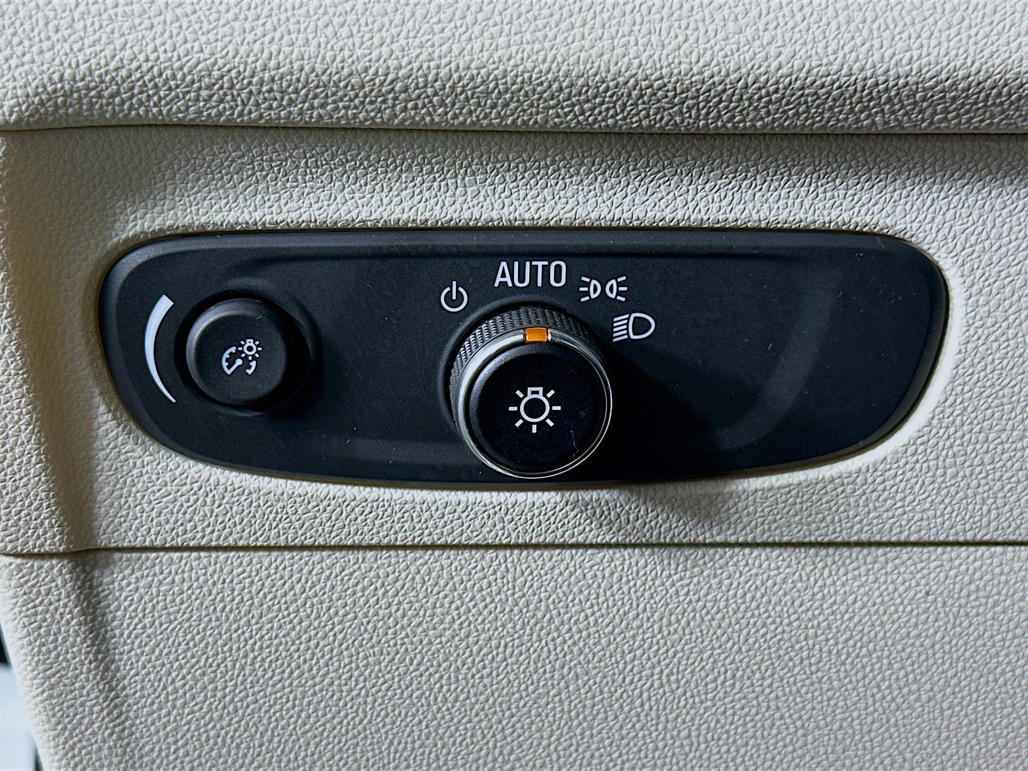 Used 2023 Buick Envision Essence AWD/4WD image 18