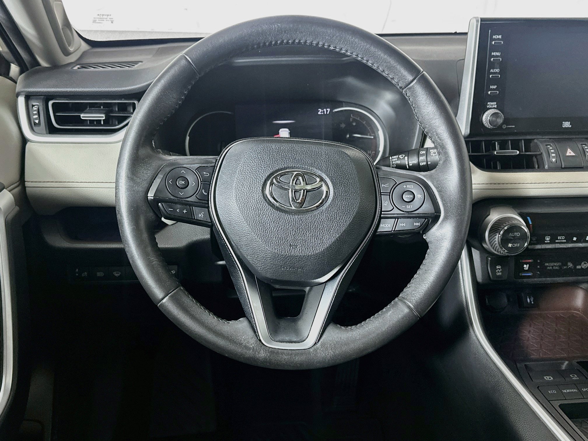 Used 2019 Toyota RAV4 Limited w/ Cold Weather Package FWD image 18