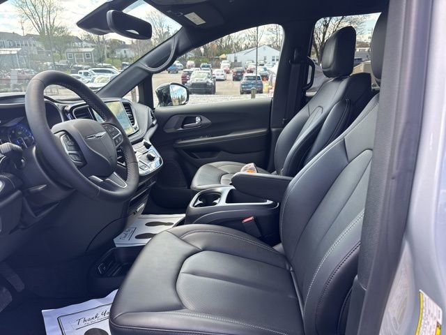 New 2026 Chrysler Pacifica Select image 15