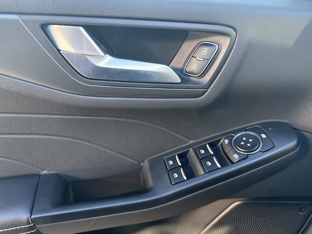 Used 2025 Ford Escape SE image 21