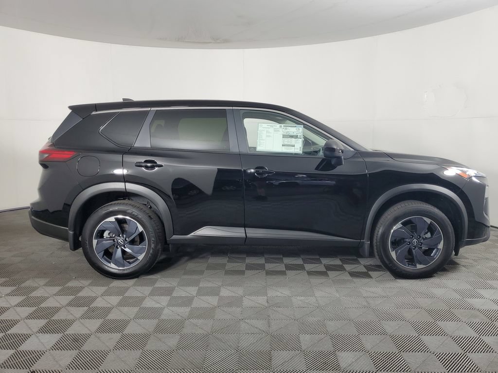 Used 2025 Nissan Rogue SV FWD image 3