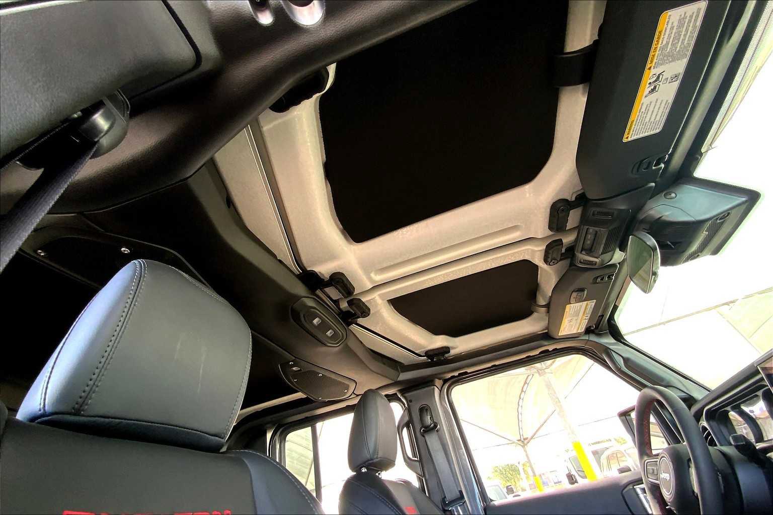 Used 2024 Jeep Gladiator Rubicon w/ Safety Group image 13