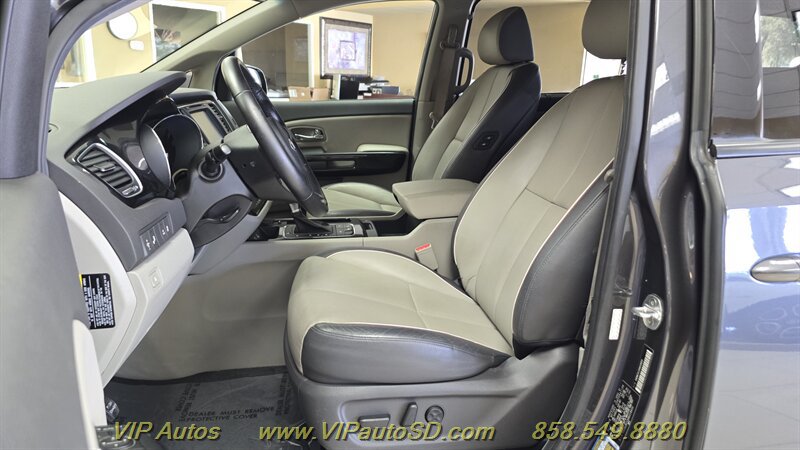 Used 2017 Kia Sedona SX FWD image 12