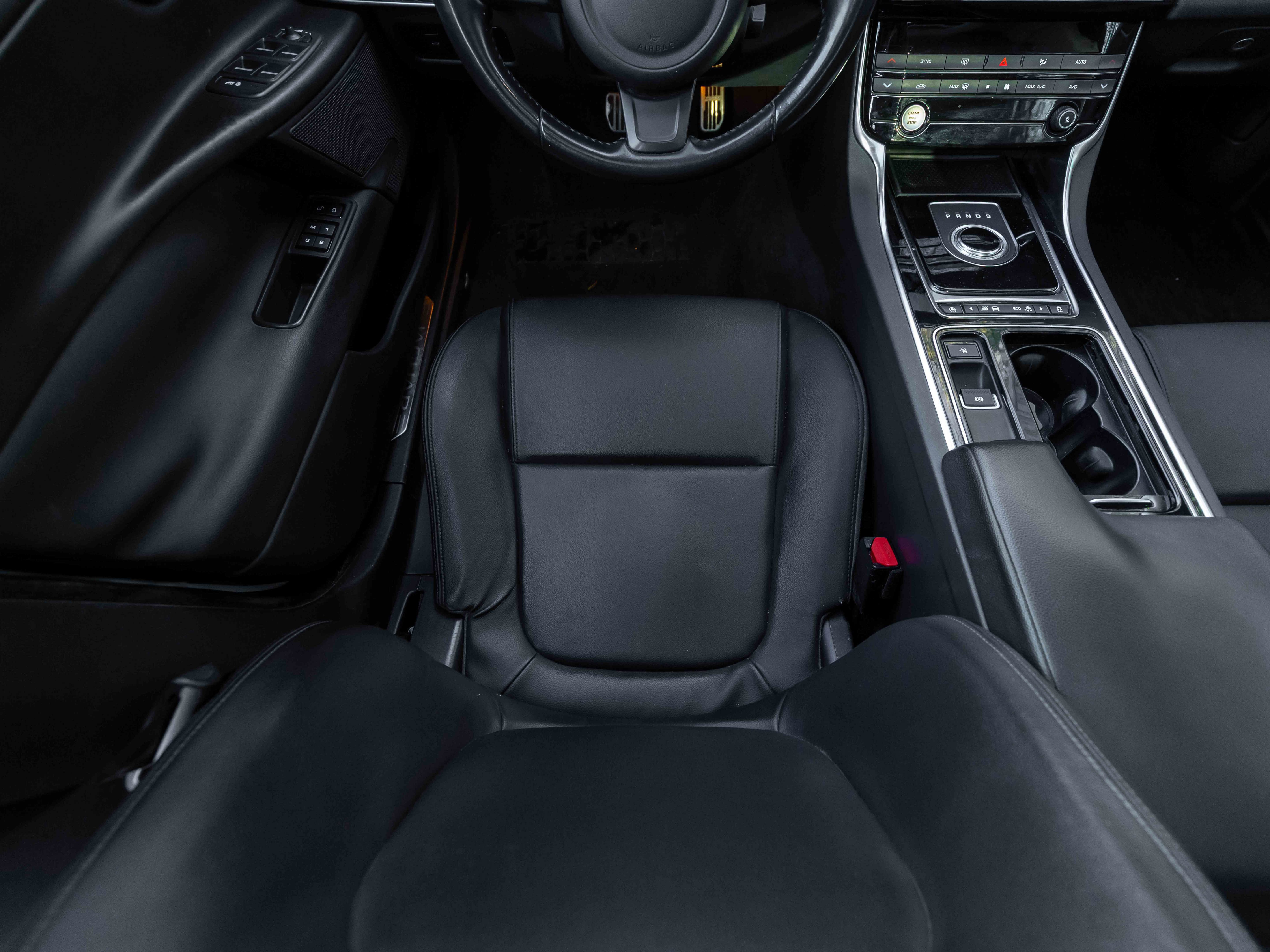 Used 2019 Jaguar XE Premium image 67