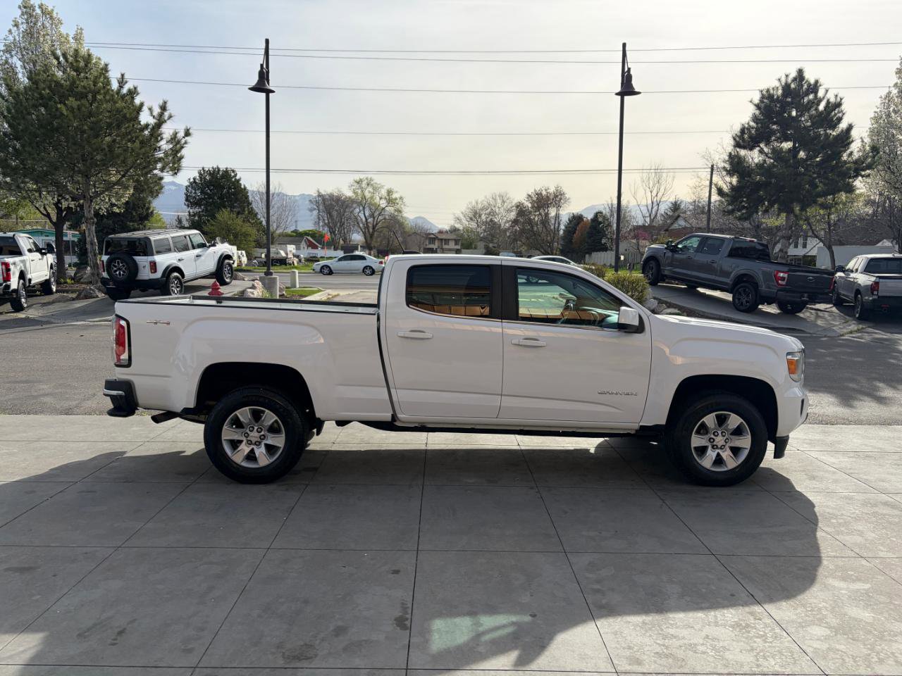 Used 2018 GMC Canyon SLE w/ SLE Convenience Package image 3