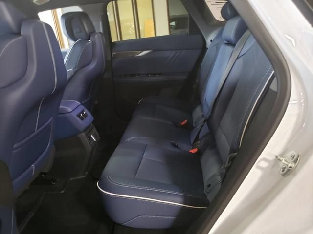 New 2027 Cadillac Optiq Premium Luxury w/ LPO, Floor Liner Package AWD/4WD image 12