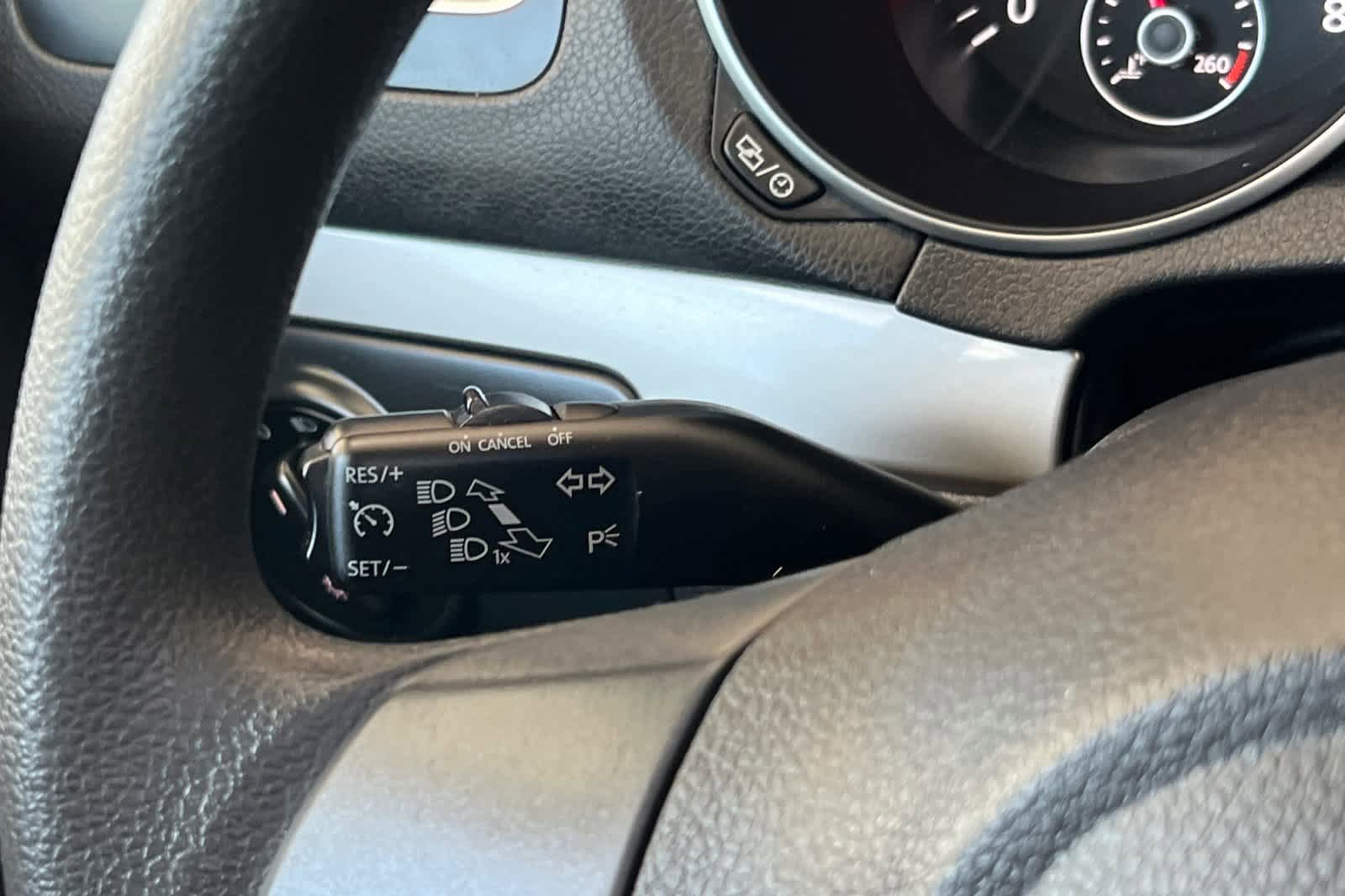Used 2013 Volkswagen Golf 4-Door FWD image 24