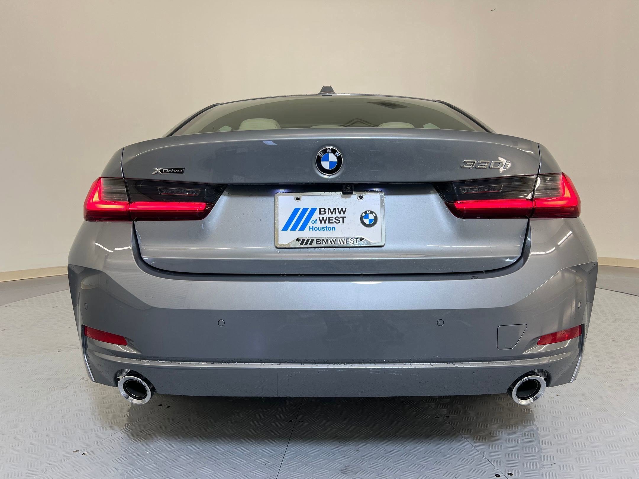 Used 2025 BMW 330i xDrive Sedan w/ Premium Package AWD/4WD image 9