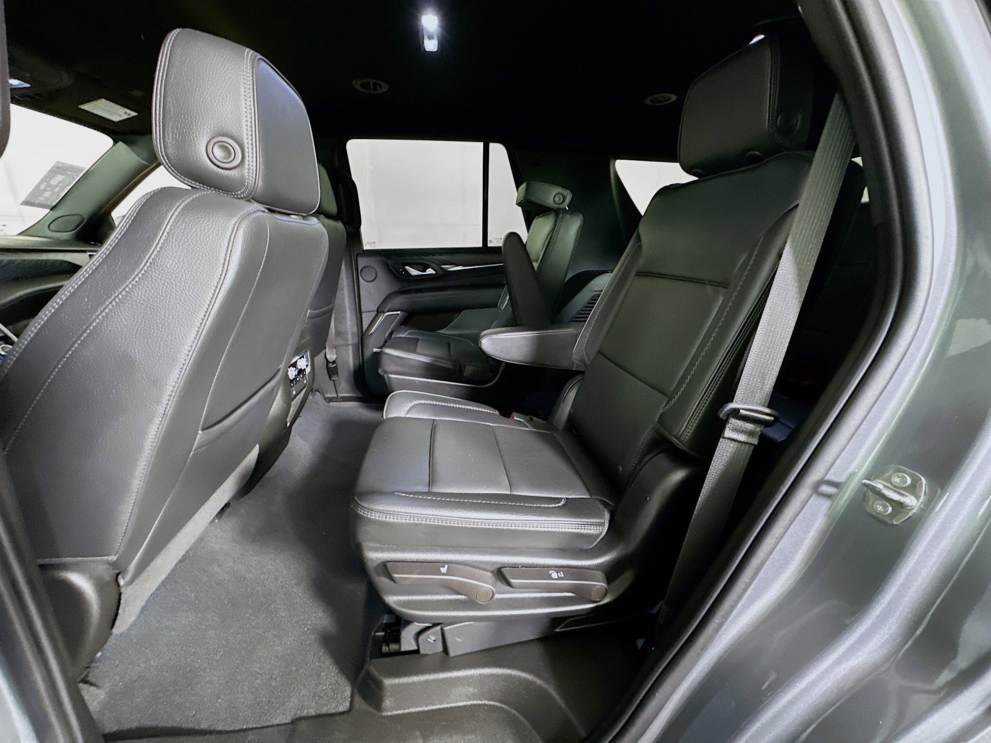 Used 2023 GMC Yukon Denali RWD image 25