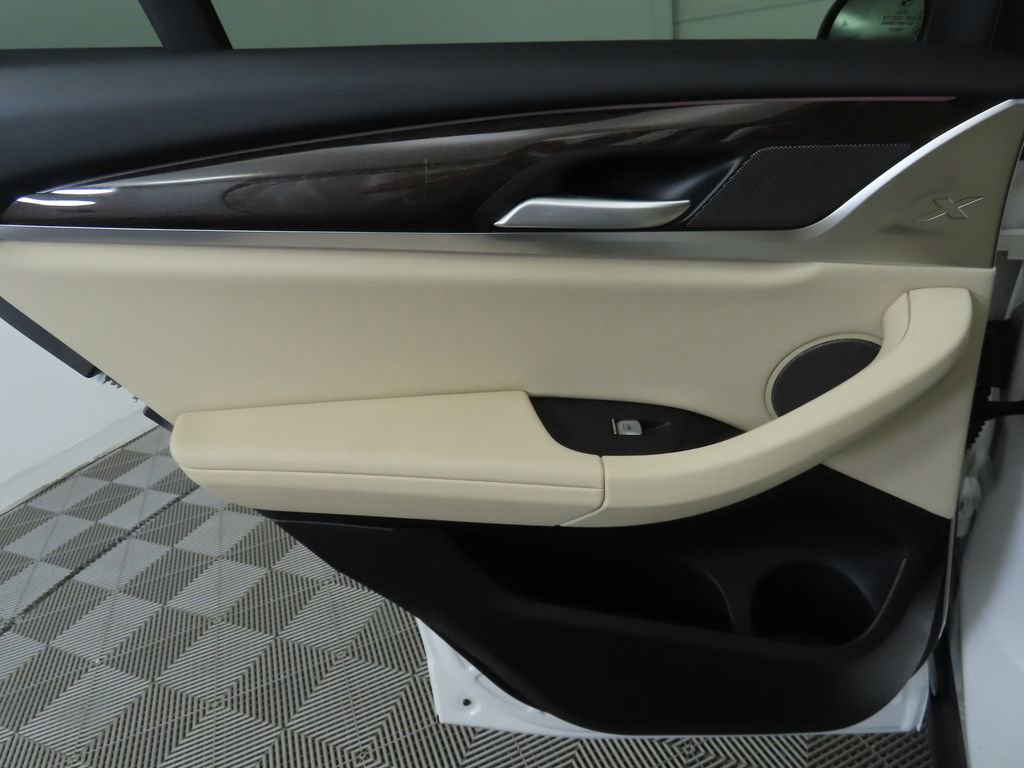 Certified 2025 BMW X4 xDrive30i image 27