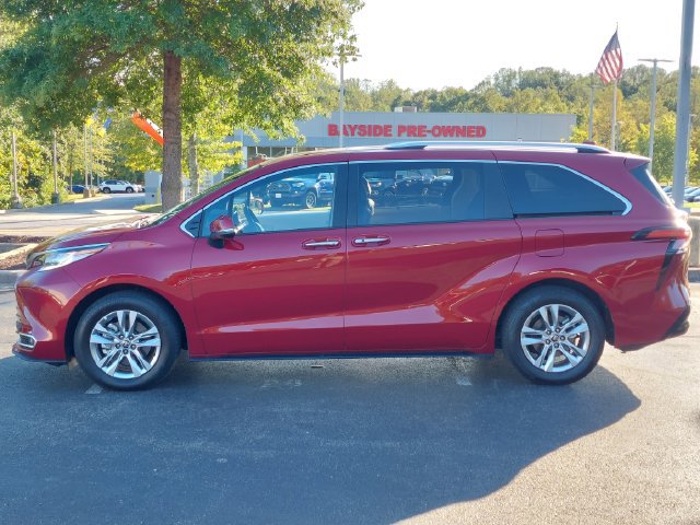 Used 2026 Toyota Sienna Limited AWD/4WD image 10