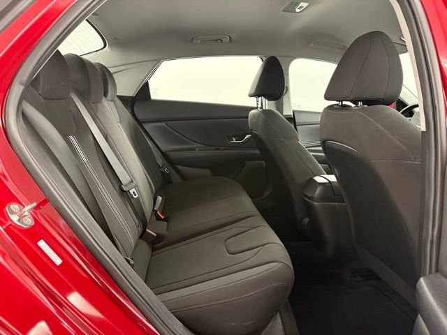 Used 2023 Hyundai Elantra SEL w/ Convenience Package image 12