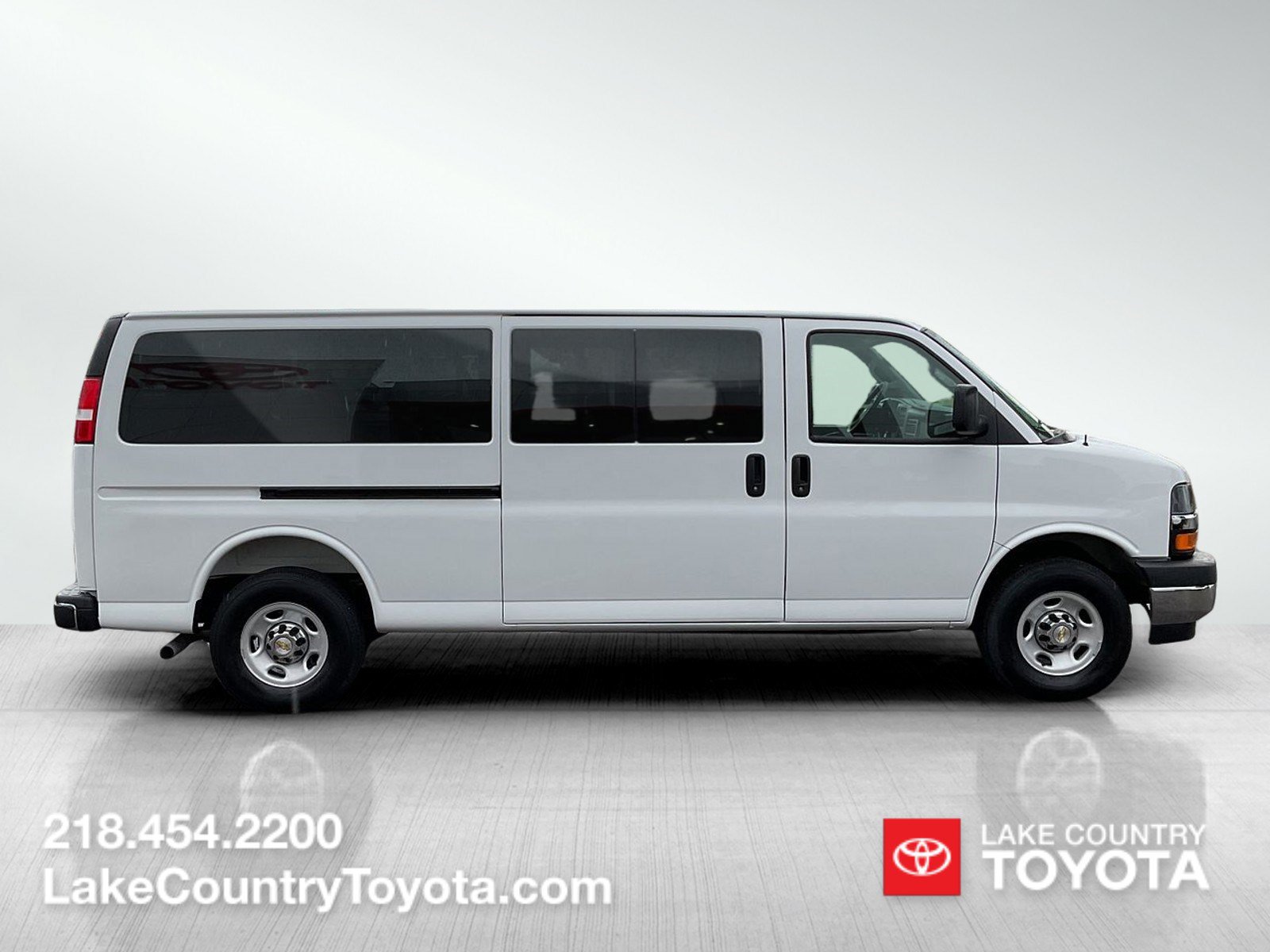 Used 2025 Chevrolet Express 3500 LT w/ LT Preferred Equipment Group RWD image 6