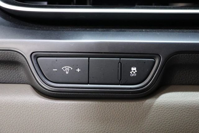 Used 2025 Kia Carnival FWD image 20