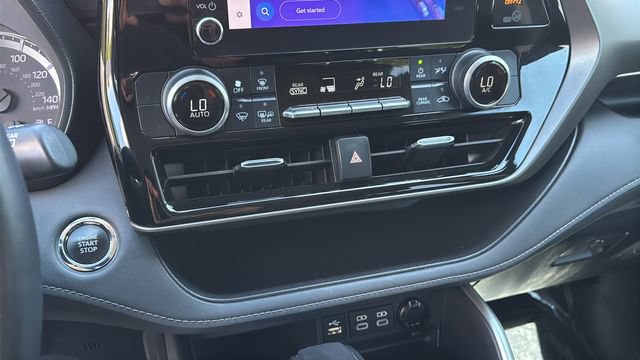 Used 2023 Toyota Highlander LE FWD image 30
