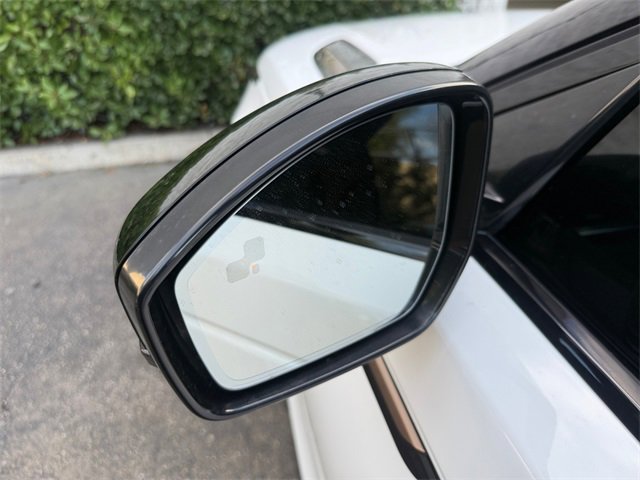 Used 2019 Land Rover Range Rover Velar R-Dynamic SE image 32