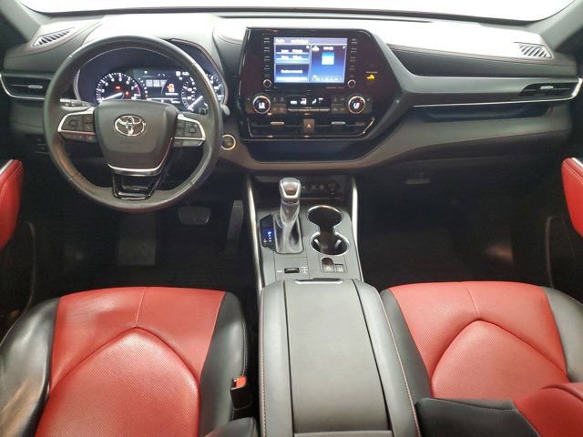 Used 2021 Toyota Highlander XSE FWD image 16