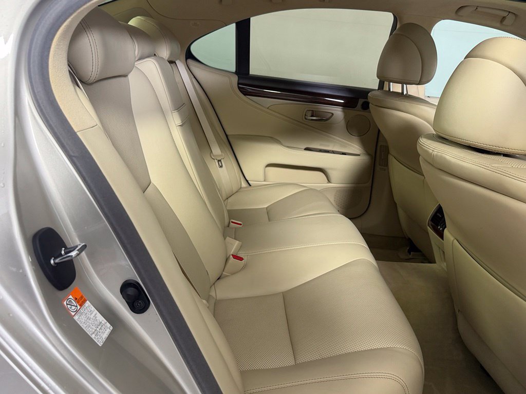 Used 2016 Lexus LS 460 w/ Comfort Package RWD image 22
