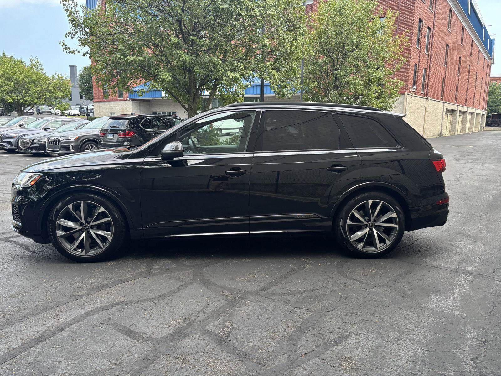 Used 2023 Audi SQ7 Prestige AWD/4WD image 3