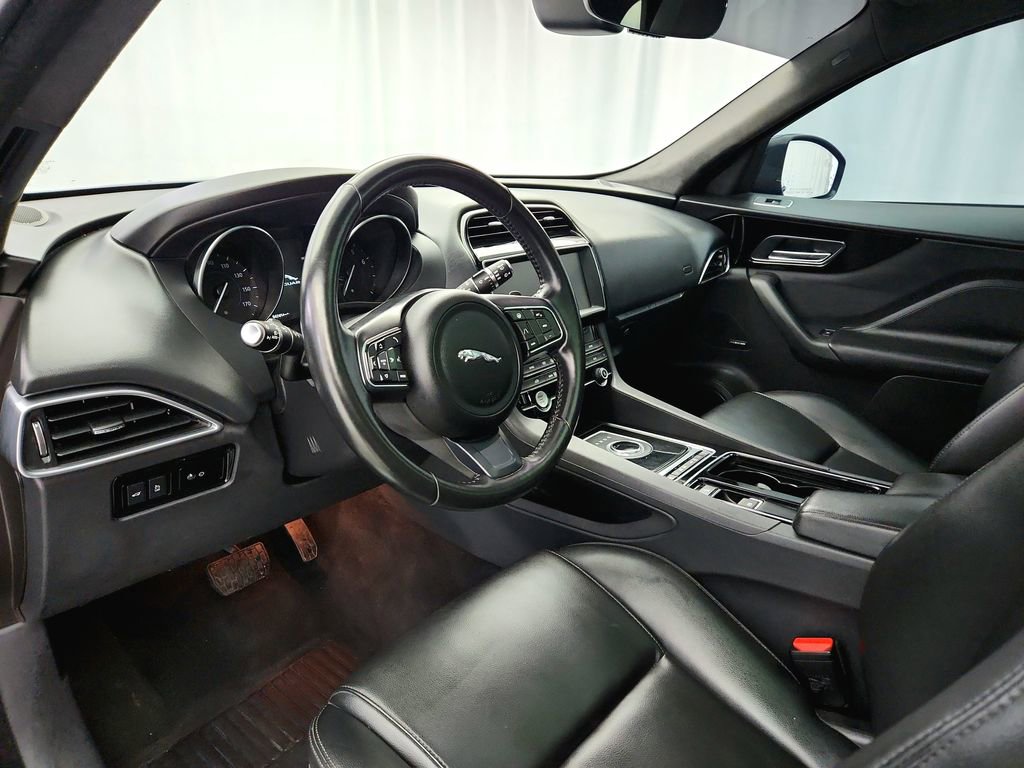 Used 2020 Jaguar F-PACE Premium image 9