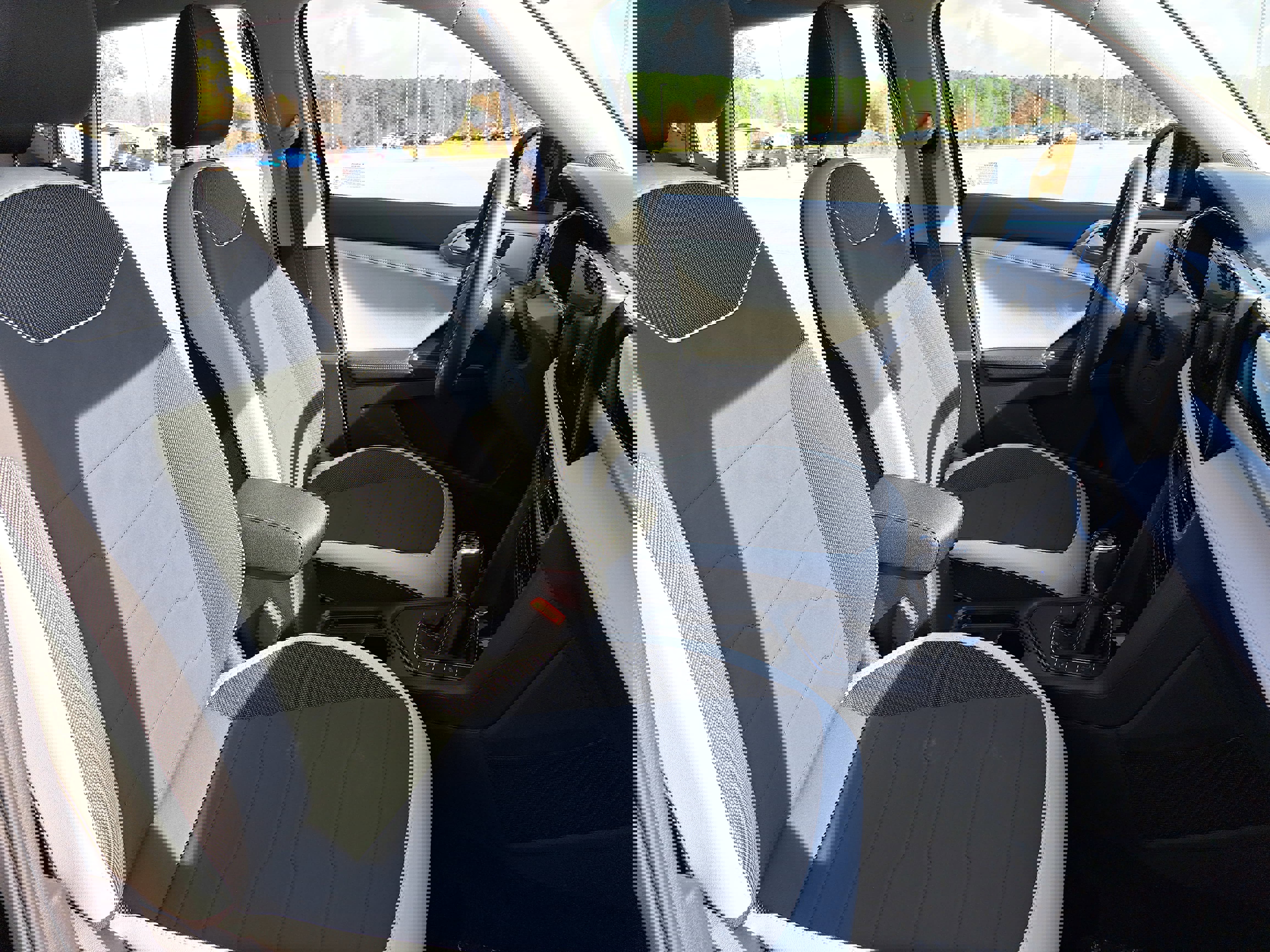 Used 2025 Volkswagen Taos SE w/ Panoramic Sunroof Package image 10