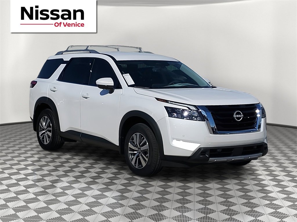 New 2025 Nissan Pathfinder SL image 1