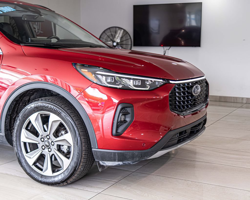 Used 2024 Ford Escape Platinum AWD/4WD image 3