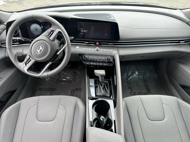 Used 2025 Hyundai Elantra SEL FWD image 20