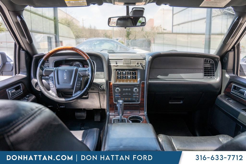Used 2017 Lincoln Navigator Reserve RWD image 3