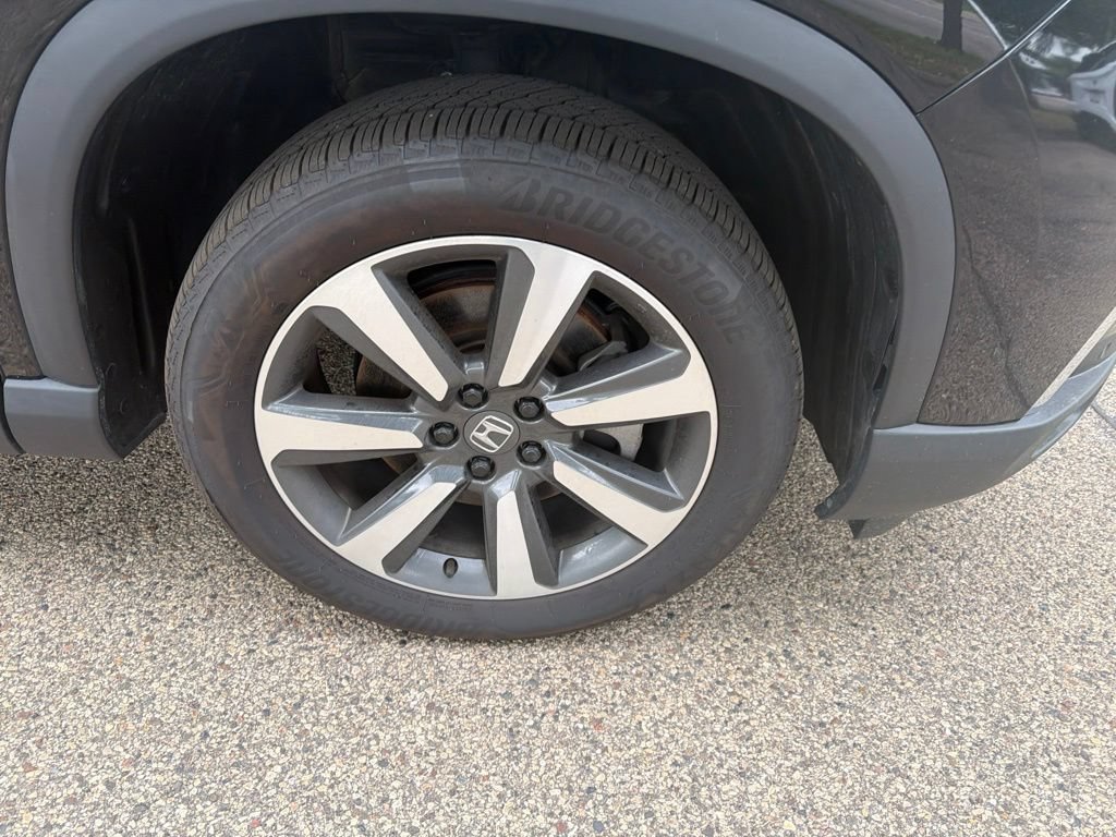 Used 2025 Honda Pilot Touring image 9